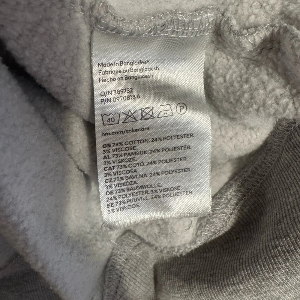 H&M Light Gray Relaxed Fit Crewneck Sweater - Picture 4 of 4